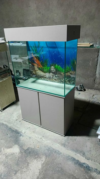 Akvarium skidka 150L sotiladi