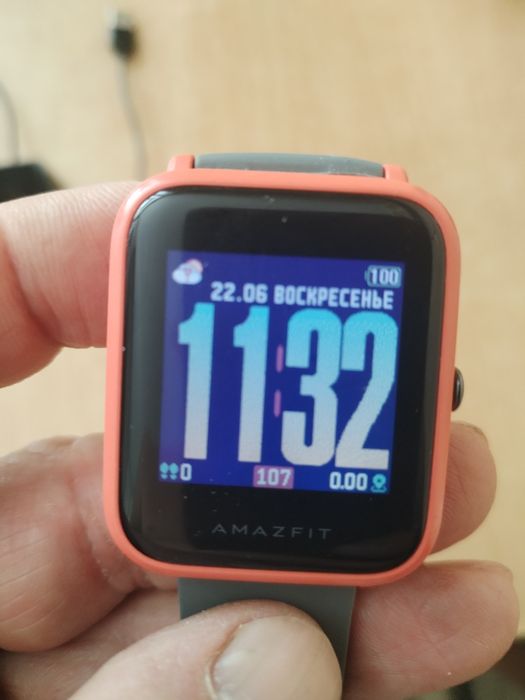Продам часы с ремешком