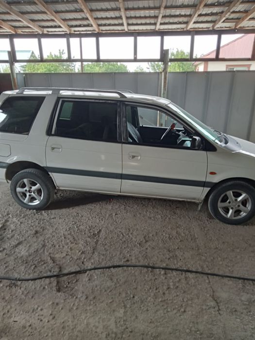 Мицубиси Спейс вагон