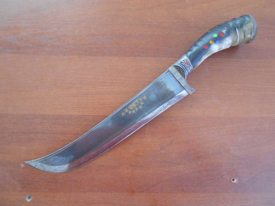 Chust pichoqi sotiladi