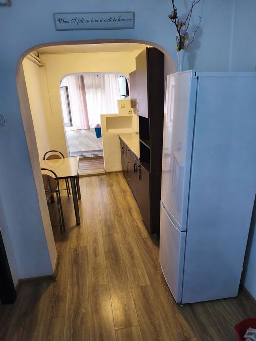 Închiriez apartament