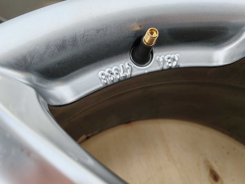 7Jx16H2 -  16 цолови джанти и болтове