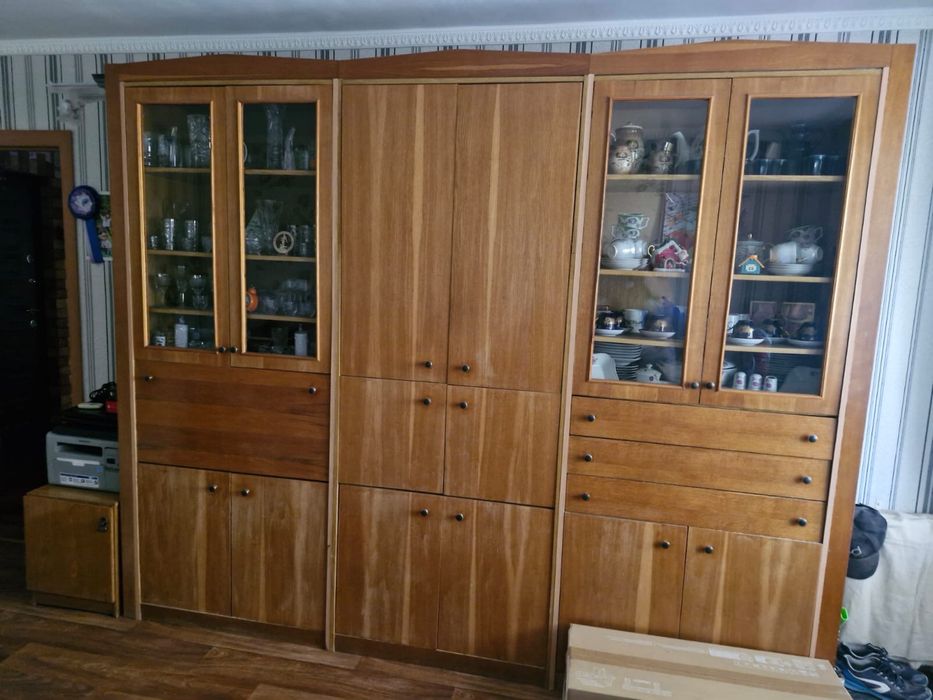 Отдам даром стенку