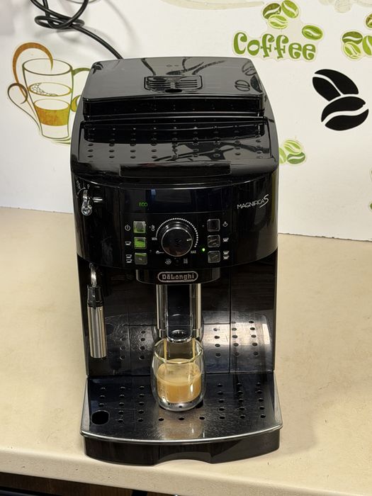 Кафемашина кафе автомат delonghi magnifica S с гаранция