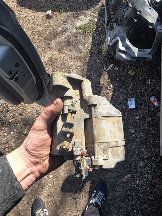 Стартер за Chrysler Voyager 2.4 бензин 2005 година