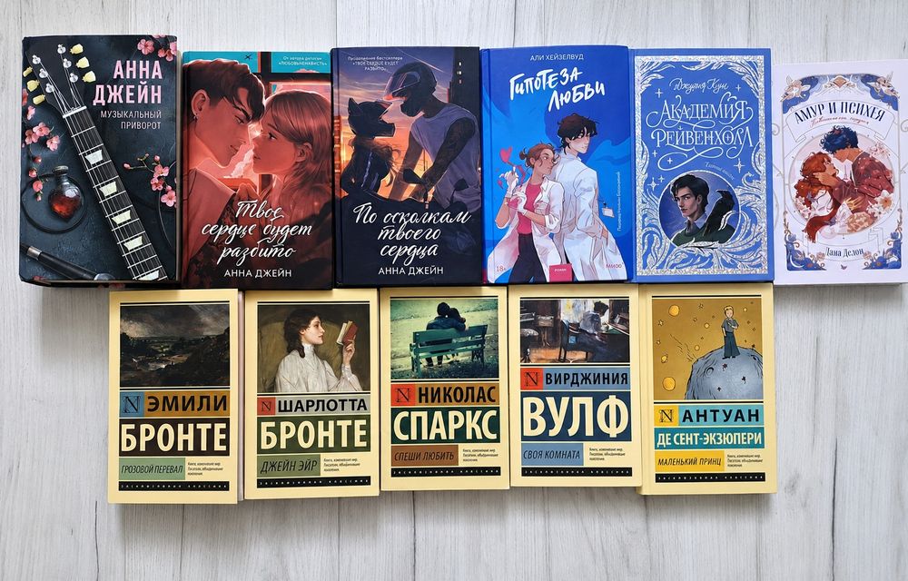 Продаются книги.