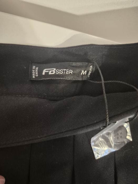Fustita cu pliuri scurta marimea M
