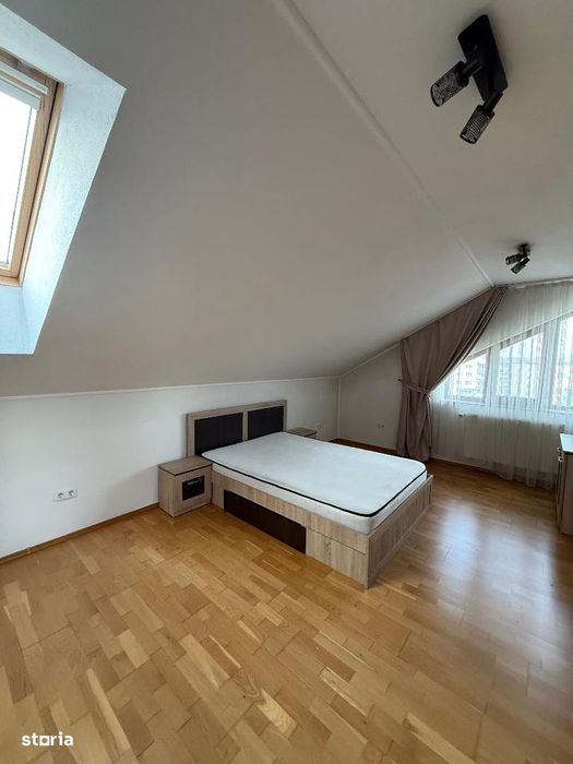 De vanzare Apartament 4 camere cu scara interioara zona Cetate-Piata.