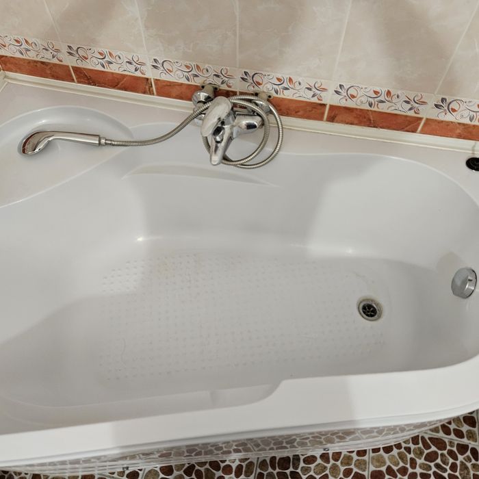 Продам акриловую ванну