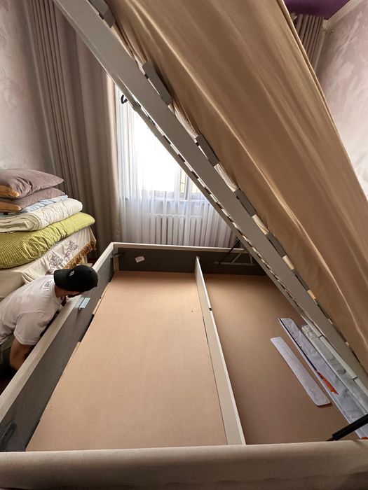 двухспальная кровать