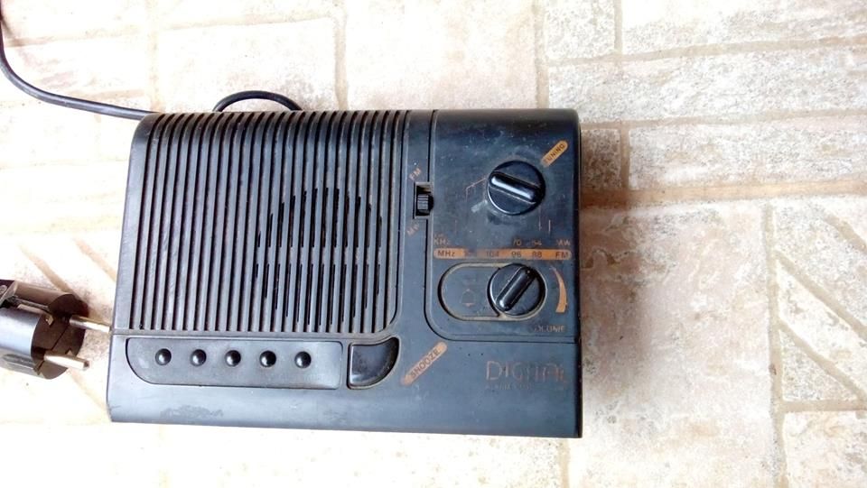 Радио с часовник и будилник