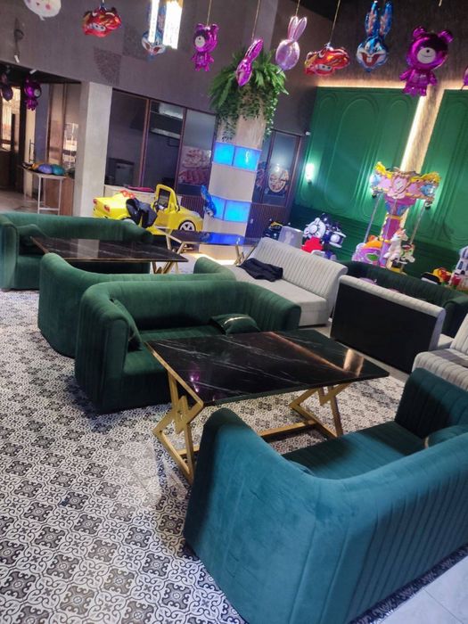 Mebel sotiladi stol bilan