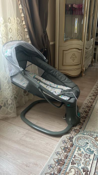 Шезлонг качеля электрический. С каробкой, новый. Почти не пользовались