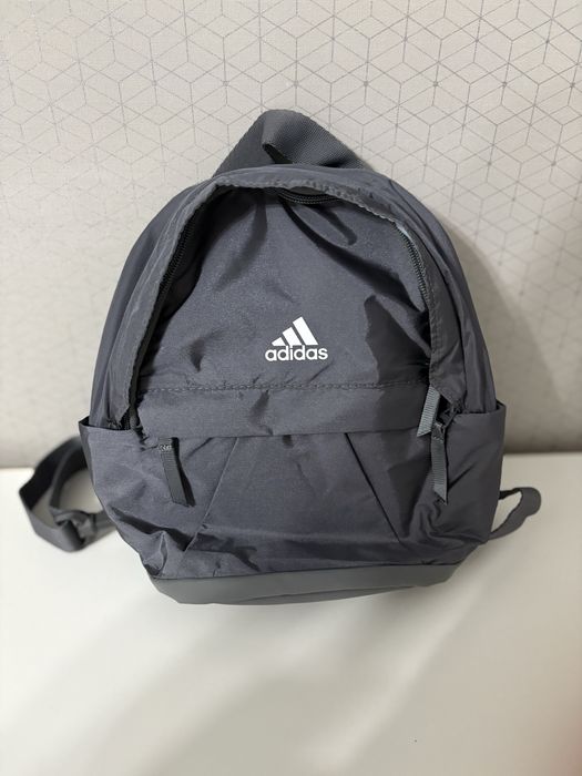 Продам новый мини рюкзак адилас оригинал