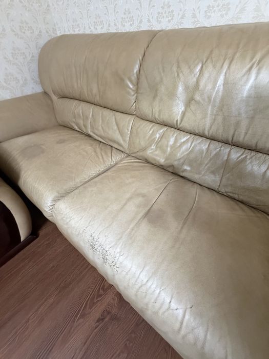 Продам кожаные диваны