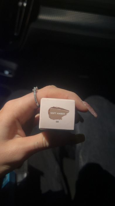 Contour fenty beauty soft amber  neutilizat