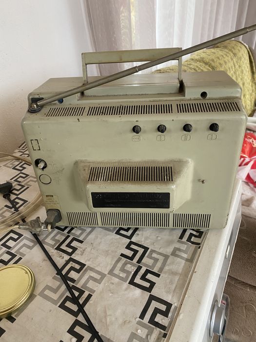 Телевизор ретро переносной.