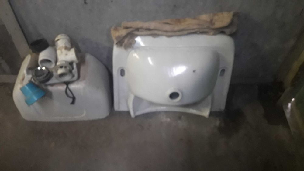 Продам советскую новую раковину и бочок