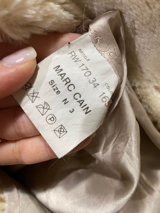 Палто от еко кожа с косъм Marc Cain в кремаво бяло