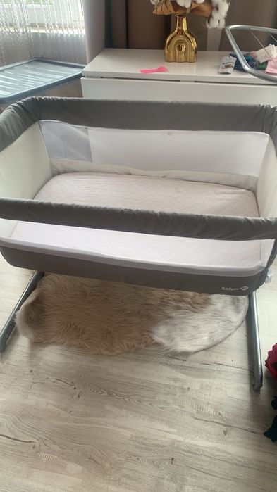 Pat bebeluș care se poate lipii de patul matrimonial