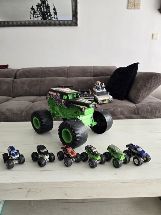 Vând set complet Monster Jam