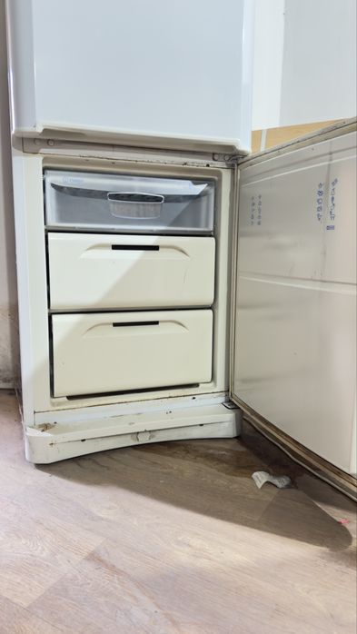 Холодильник indesit