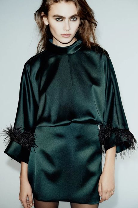 Нова с етикет рокля ZARA с пера