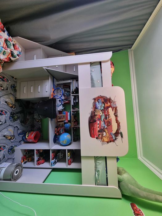 Детская кровать со столом