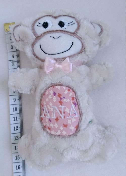 Pluș Maimuțică handmade, personalizabil cu numele bebeluşului