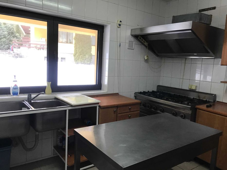 Predeal camere cu baie, living, bucatarie si spalatorie rufe la comun