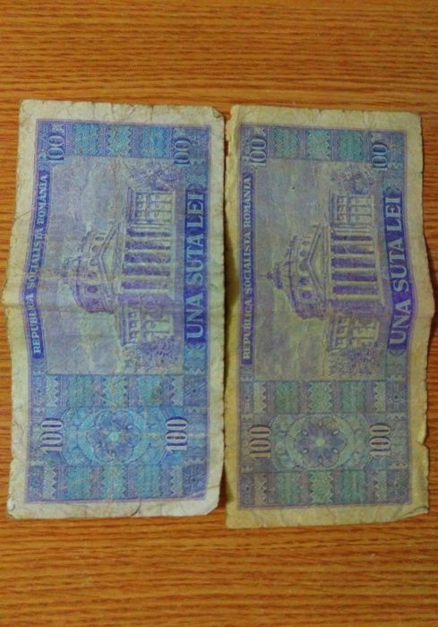 Vand-schimb bancnote vechi si aparat foto cu rolfilm , impecabil