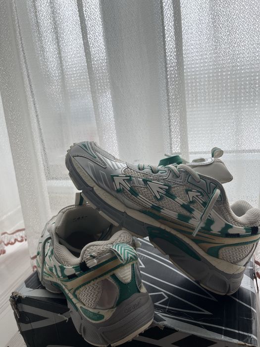 Off-white be right back