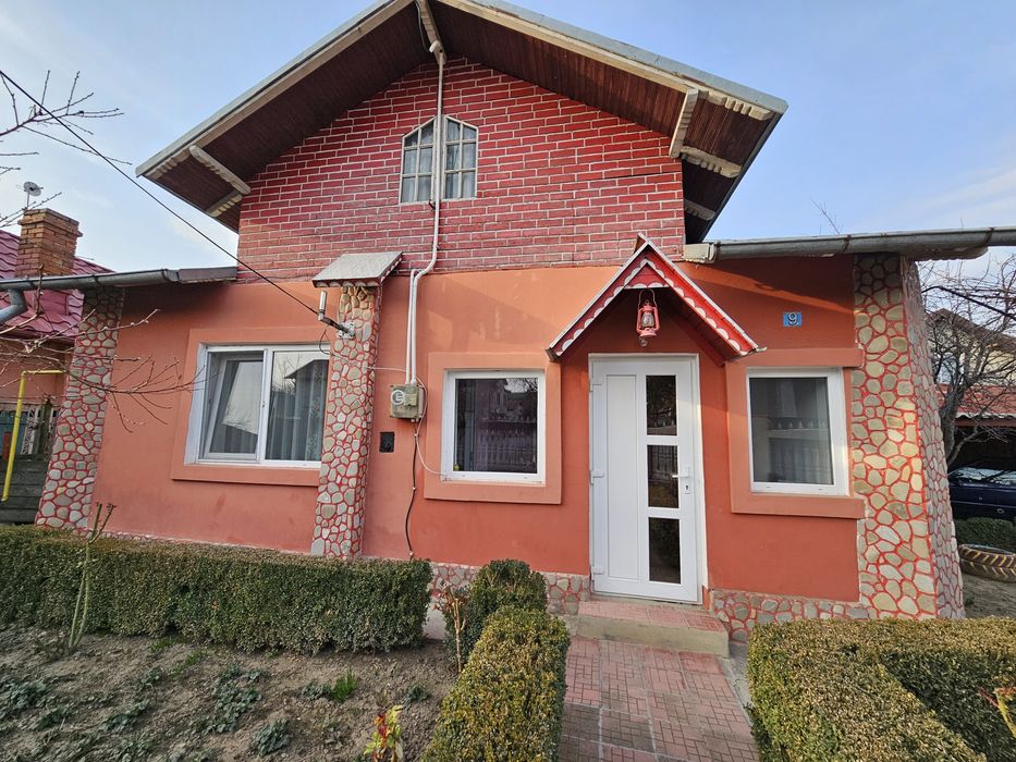 Vând casă în Strejnicu, central