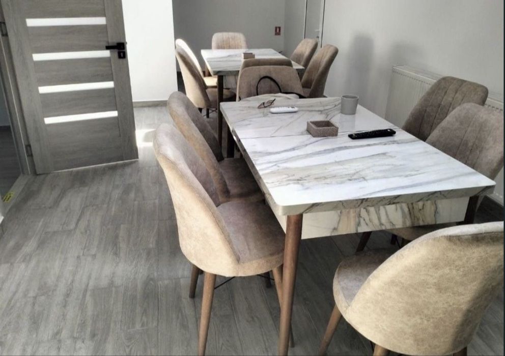 Camere la curte de inchiriat