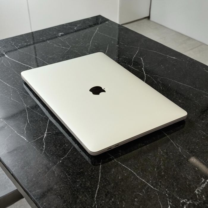 13.3’ Macbook Pro 13 2019/Core i7/16GB Ram/512GB SSD