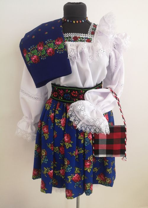 Costum popular pentru doamne și domnișoare de Maramureș complet