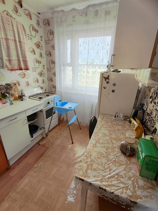 3 комн.. 4 мкр, 20 дом , 4 этаж.