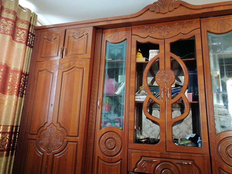 Katta garniturga stenka