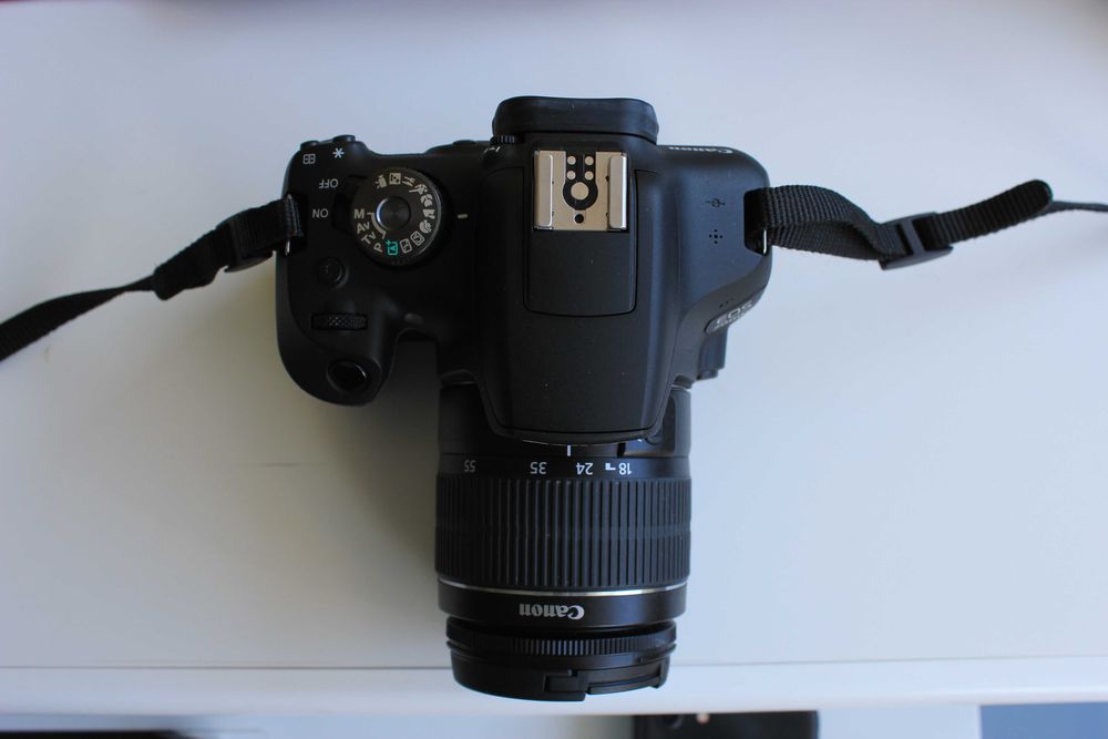 Canon EOS 2000D + обектив Canon EF-S 18-55mm f/3.5-5.6 IS-Фотоапарат