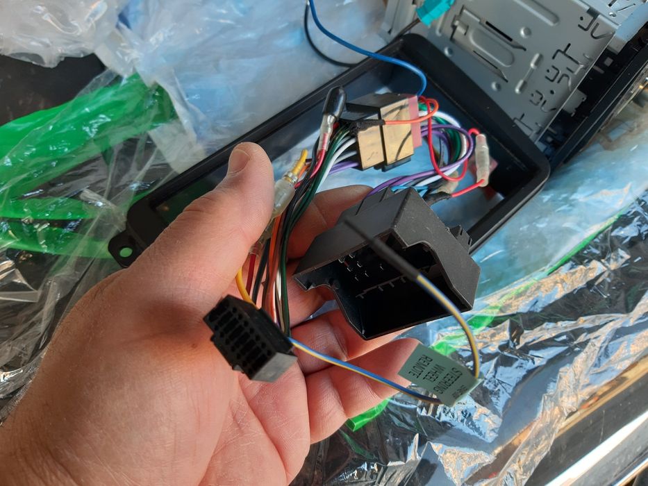 Продавам плеър KW-R510 за VAG автомобили !