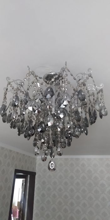Продам роскошную люстру.