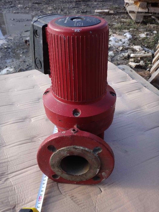 Pompa noua de recirculare a apei Grundfos UPS65-120F si UPS32-60F