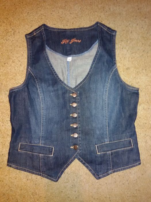 Женская верхняя одежда.