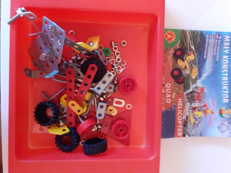 Domino, pista, masina si minge