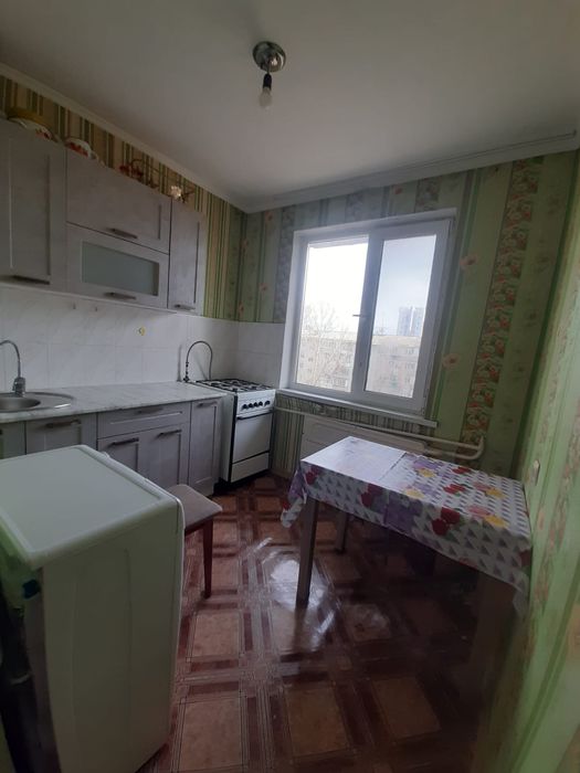 Продаётся 2 комн Универмаг недорого