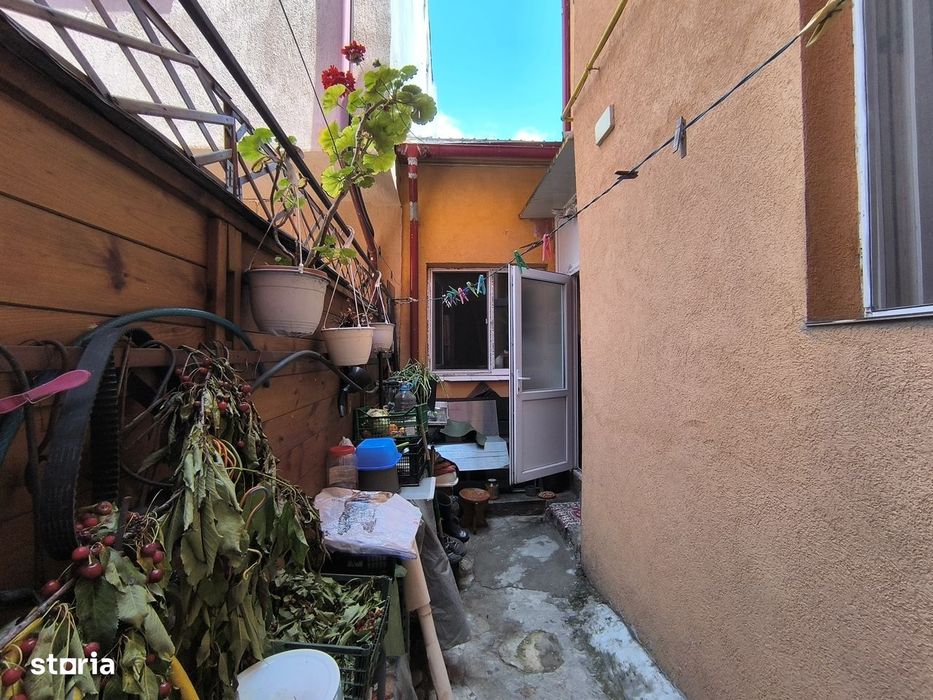 CENTRU - Casa solida cu etaj ,la pret de apartament !