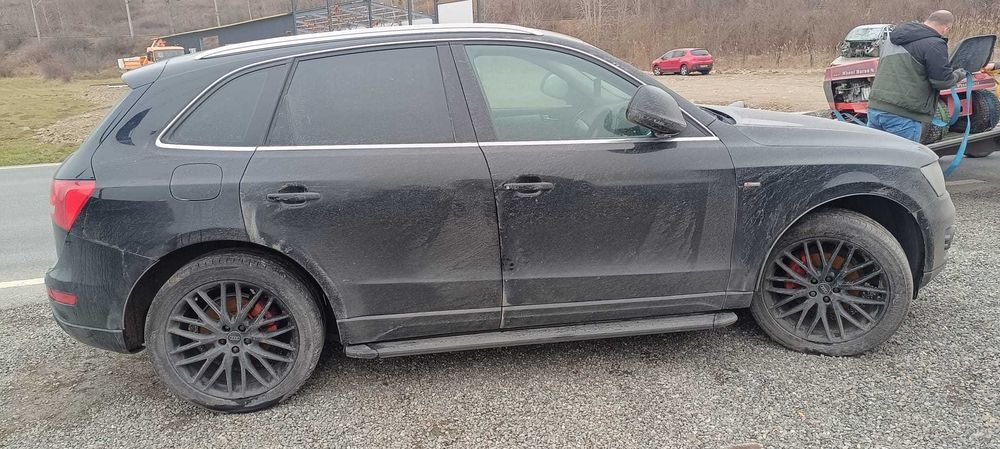 Dezmembrez Audi Q5 Quattro 2.0Tdi 2010