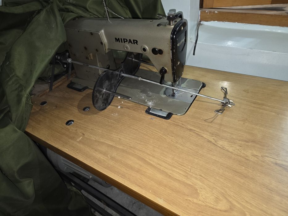 Продам швейную машинку