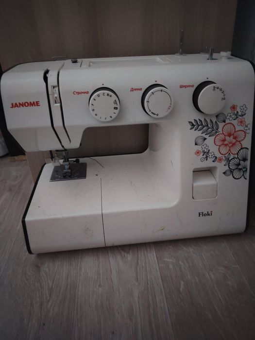 Швейная машина  Janome