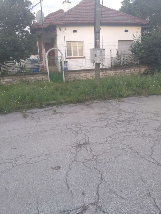 Намира се в Телиш близо не далеч ЖП гар.основна ул.